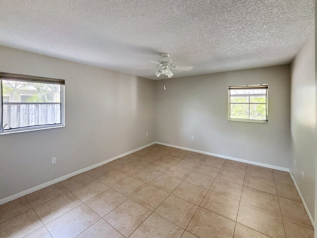 Building Photo - 10597 101st Ave