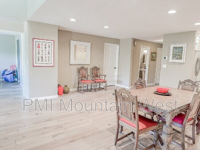 Building Photo - 171 E 3rd Ave