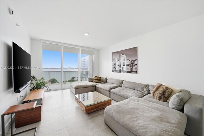 Building Photo - 600 NE 27th St