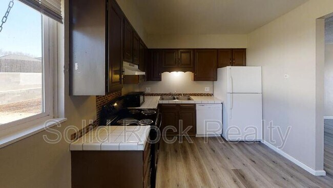 Building Photo - 357 Gahart Dr