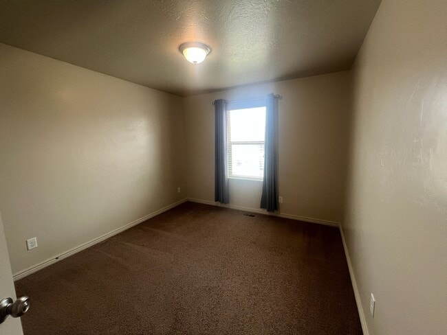 Building Photo - Lovely Home For Rent