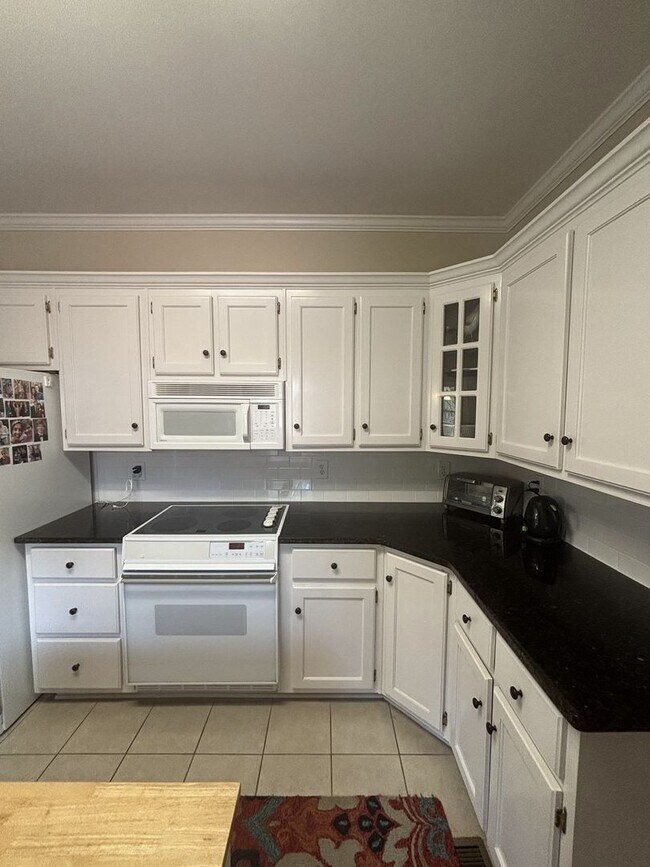 Building Photo - Spacious 3 Bed 2 Bath Home In Homewood With Large Basement