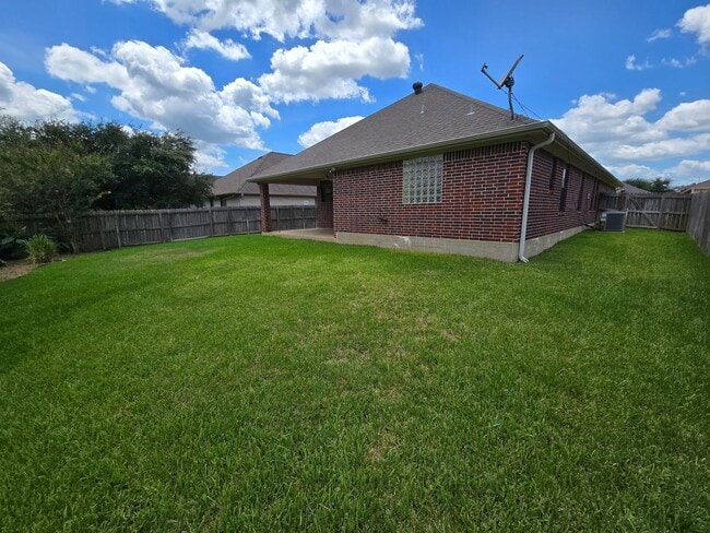 Building Photo - College Station - Large 4 bedrooms / 2.5 baths with garage and fenced yard!!