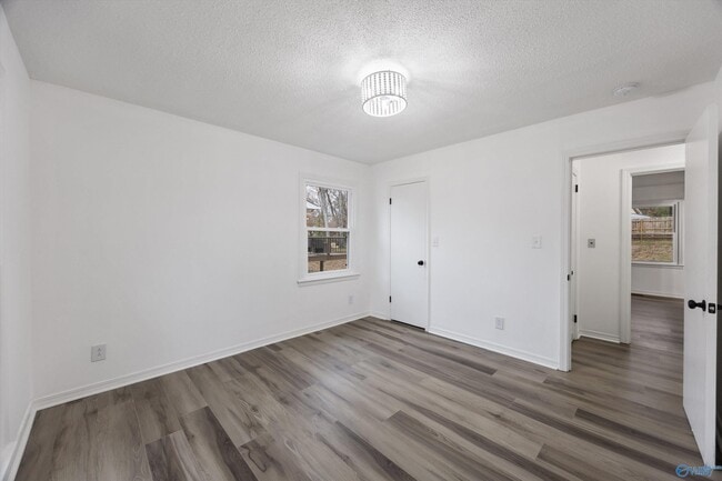 Building Photo - 329 Pawnee Trail SE