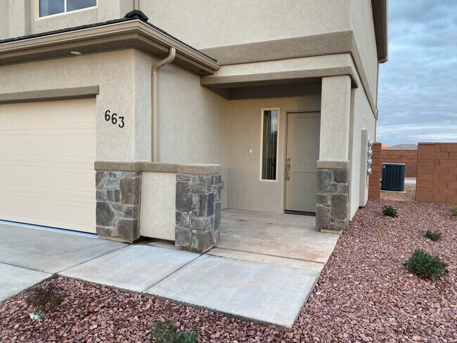Building Photo - 3 Bedroom Townhome. Water, Sewer, and Garbage Included!
