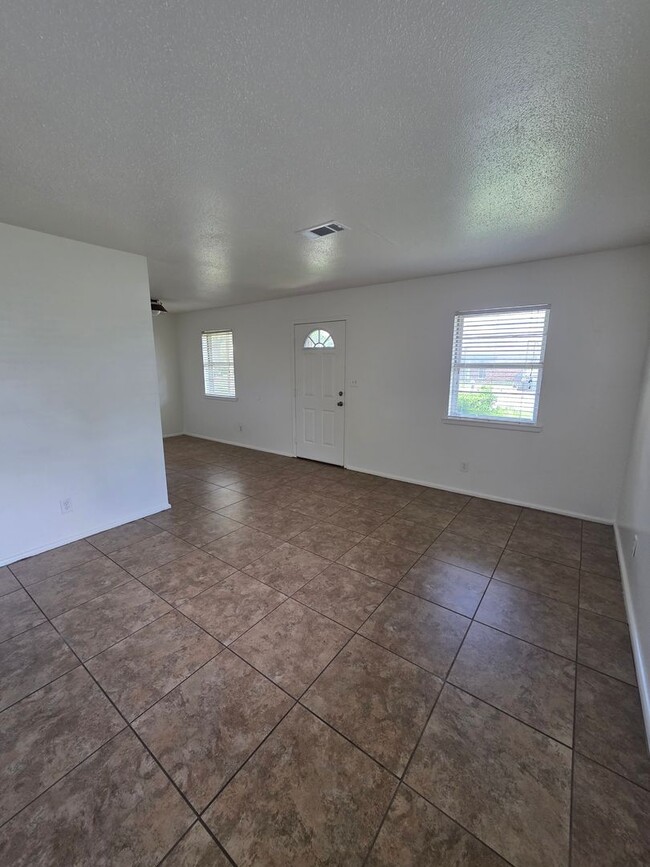 Building Photo - 111 Yelco Dr