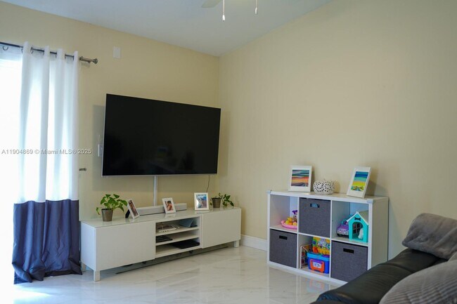 Building Photo - 4250 SW 149th Ct