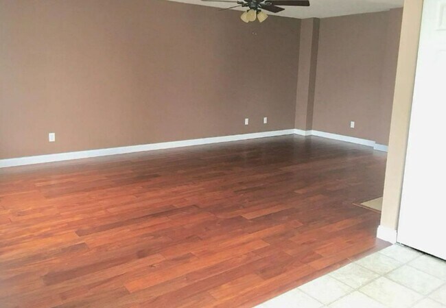 Building Photo - AVALON BLUFF...3 Bedroom 2 Bath