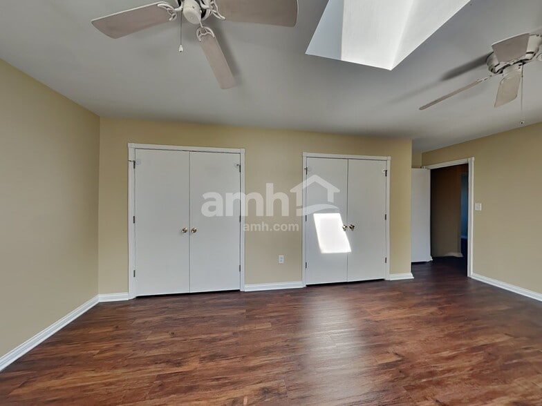 Building Photo - 1836 Clearbrook Dr