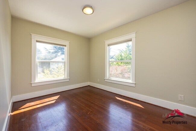 Building Photo - 4523 NE 6th Ave