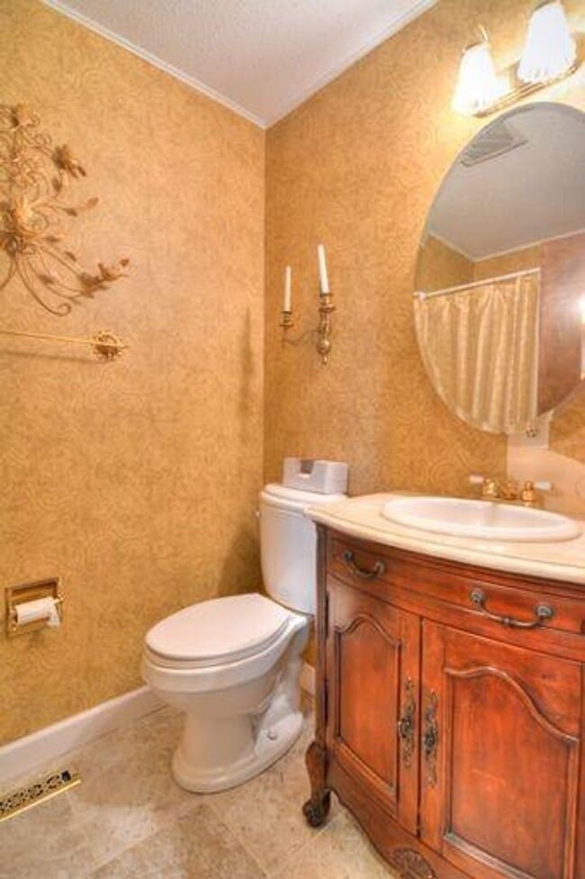 Building Photo - 3 bedroom / 2 bath ranch!