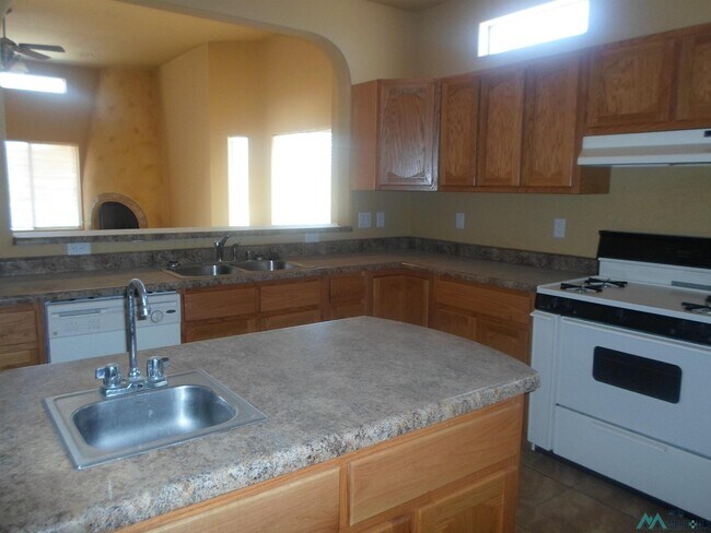 Building Photo - 9345 Lucca Rd SW