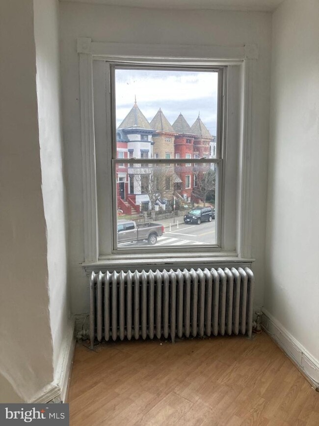 Building Photo - 1720 1st St NW