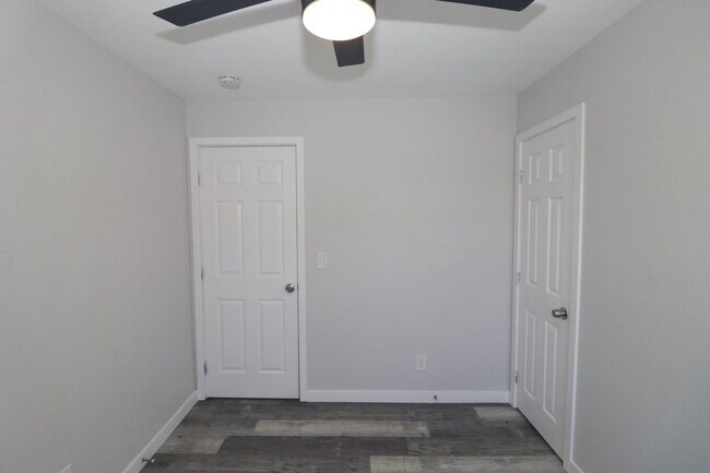 Building Photo - 4239 Swift Ave