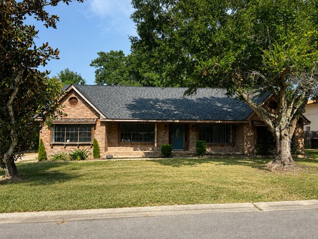 Building Photo - 440 Linda Dr