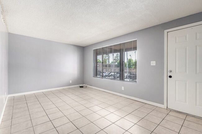 Building Photo - 2413 W Hazelwood St