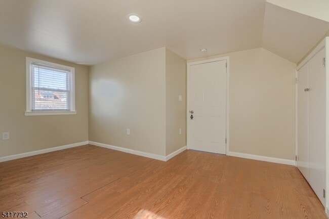 Building Photo - 15 Crown St