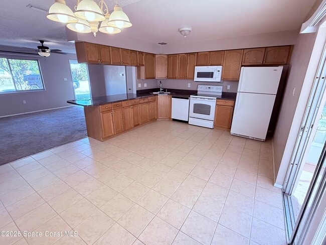 Building Photo - 135 S Suzanne Ct