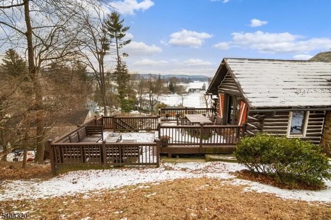 Building Photo - 77 W Shore Trail