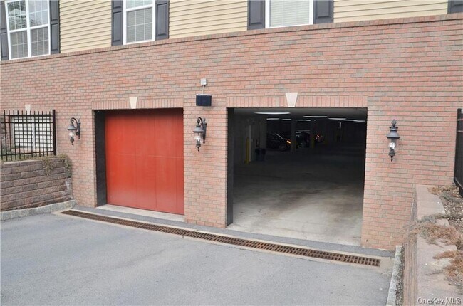 Building Photo - 305 Canter Ct