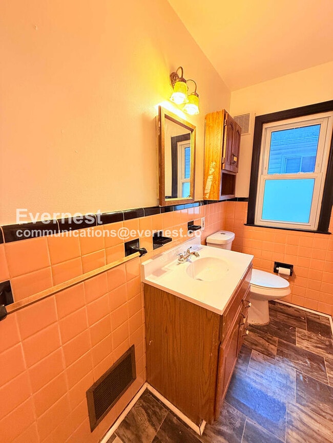 Building Photo - 25337 Ivanhoe Ave