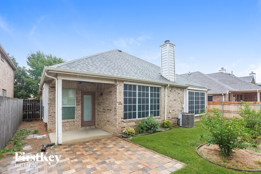 Building Photo - 2852 Maple Creek Dr