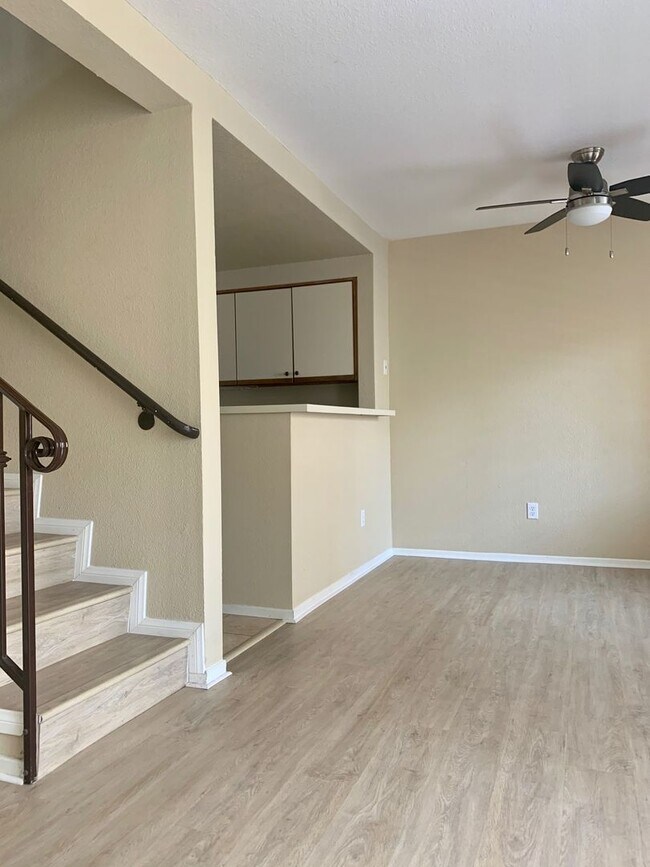 Building Photo - Gorgeous 2BR/2.5BA Condo in University City/Golden Triangle