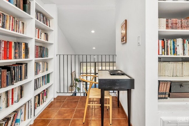 Building Photo - Park Place Condo