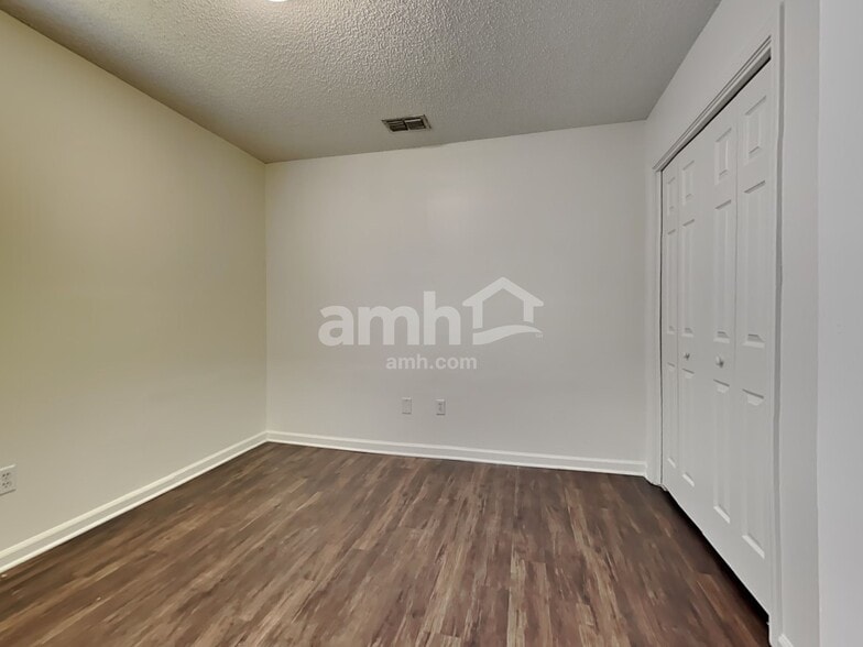 Building Photo - 8034 Macinnes Dr