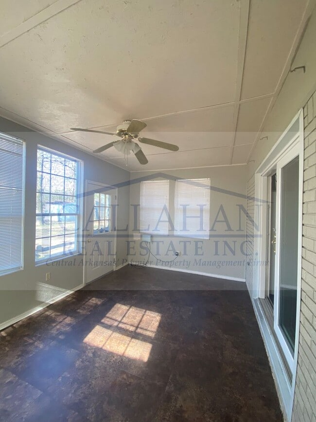 Building Photo - 303 S Longfield Ave