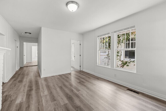 Building Photo - Beautiful Eastlake Bungalow