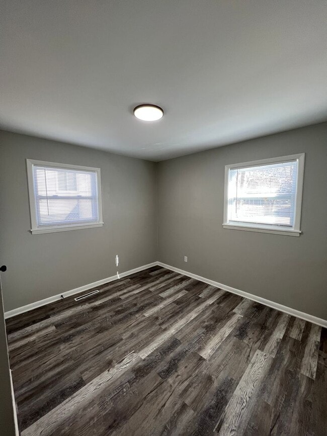 Building Photo - 3 Bedroom Beautifully updated Ranch