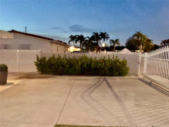 Building Photo - 3620 SW 105th Ct