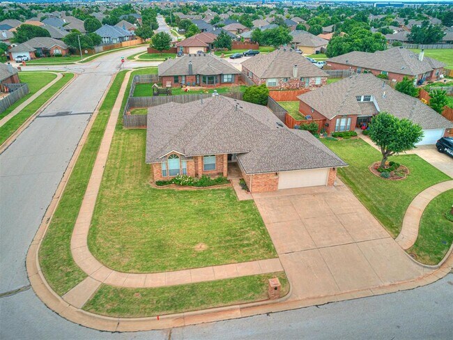 Building Photo - 2700 NW 161st Cir
