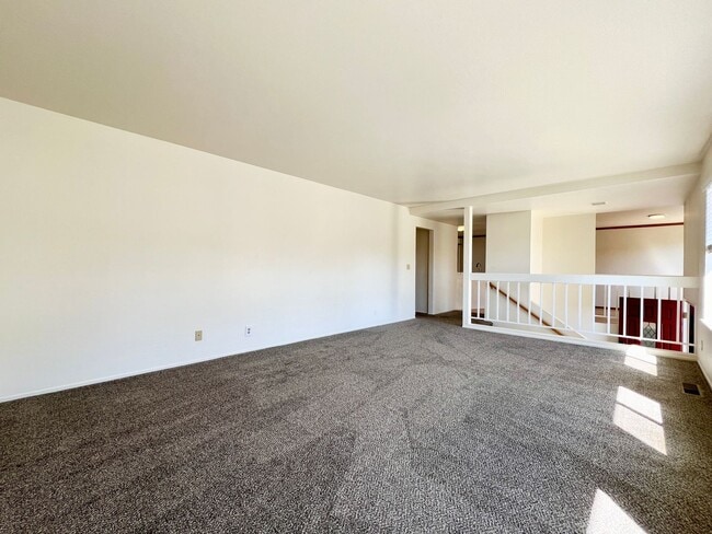 Building Photo - Spacious 4-Bed, 3-Bath Single-Family Home ...