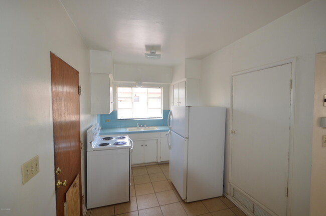 Building Photo - 1150 N Santa Rosa Ave