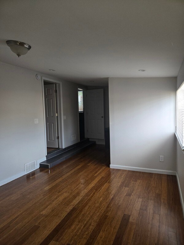 Building Photo - 1354 S Shoshone St
