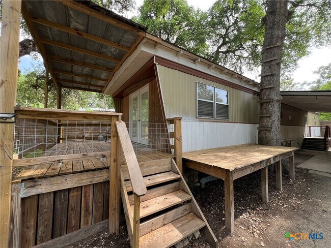 Building Photo - 144 Deer Ln