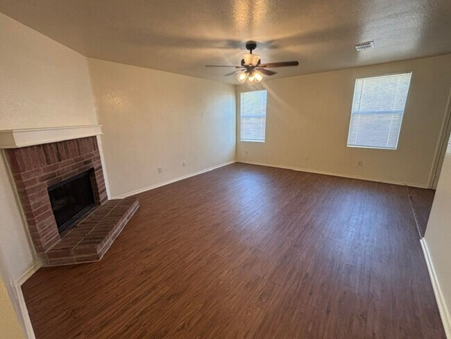 Building Photo - 1424 Krista Dr