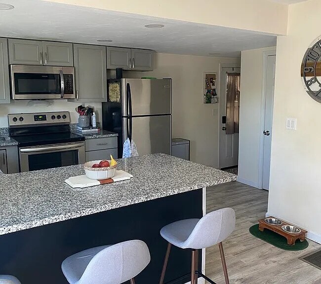 Building Photo - 19D Sigourney St