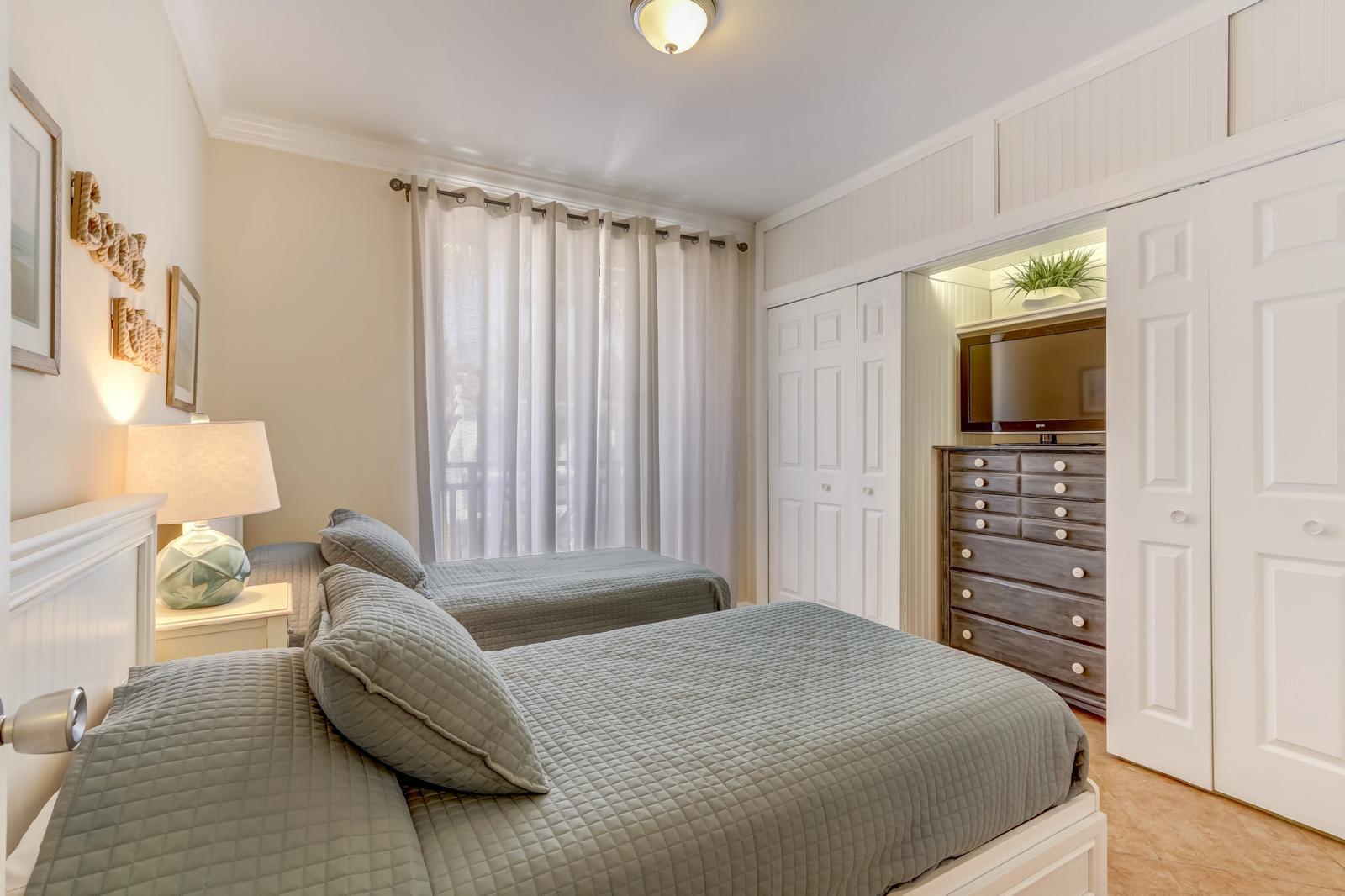 Building Photo - 1604 S Ocean Ln