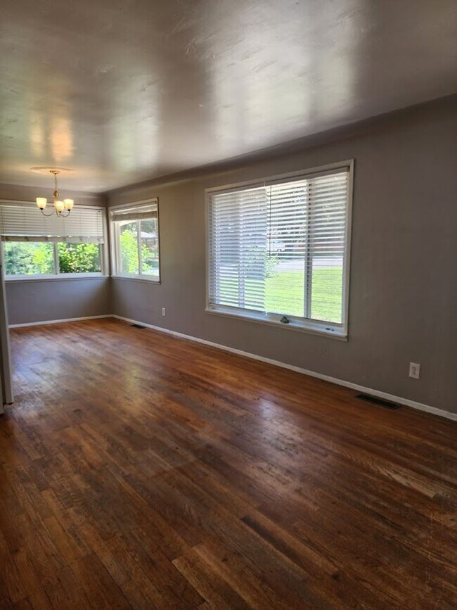 Building Photo - Long Realty & Property Management - 3 Bedr...