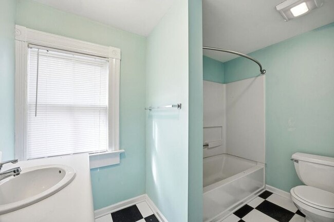 Building Photo - 6 N Washington St