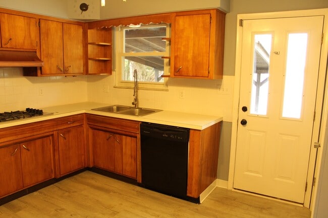 Building Photo - 1703 Shady Lane Rd