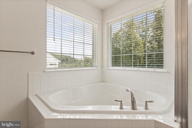 Building Photo - 45 Colemans Mill Dr