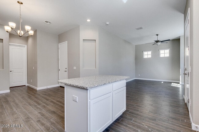 Building Photo - 1367 S Country Club Dr