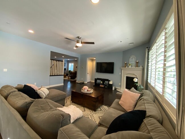 Building Photo - Spacious 5-Bedroom Luxury Home with Entertainer’s Backyard Oasis