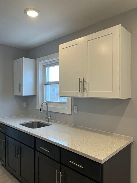 Building Photo - 212 Zabriskie St