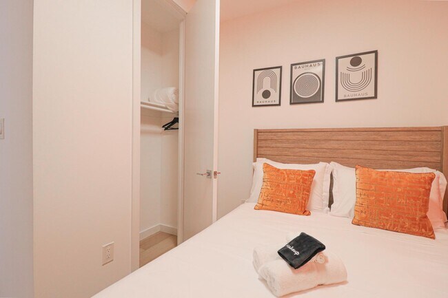 Building Photo - 1806 A St NE