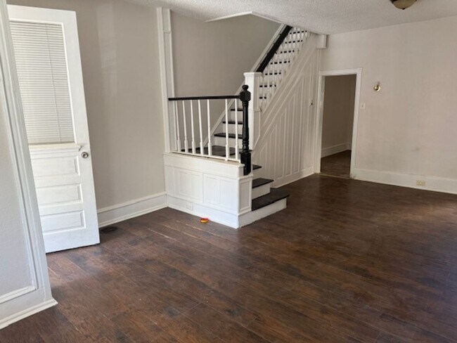 Building Photo - 252 N Wilton St